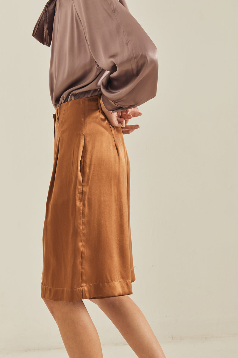 Caro Tailored Silk Shorts / Bronze